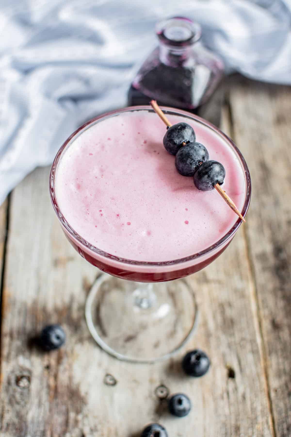 Blueberry Gin Sour Cocktail - ly cocktail thơm ngon mà bạn nên thưởng thức