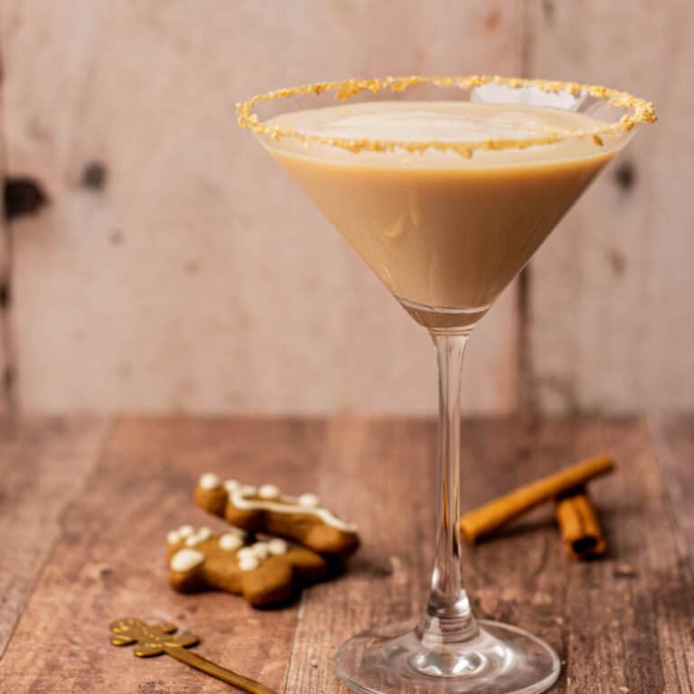 Gingerbread Martini – The Perfect Gingerbread Cocktail
