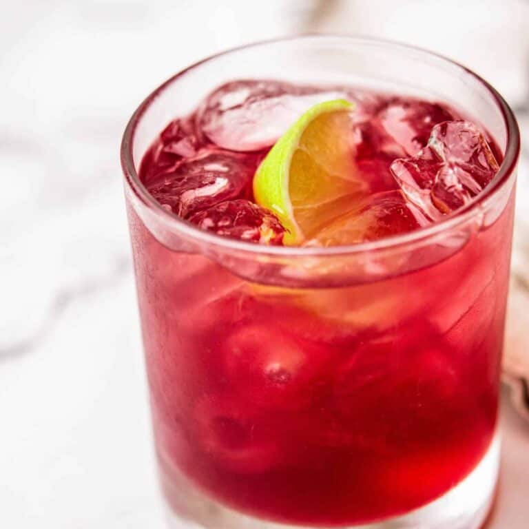 Cape Codder Cocktail (Vodka Cranberry)